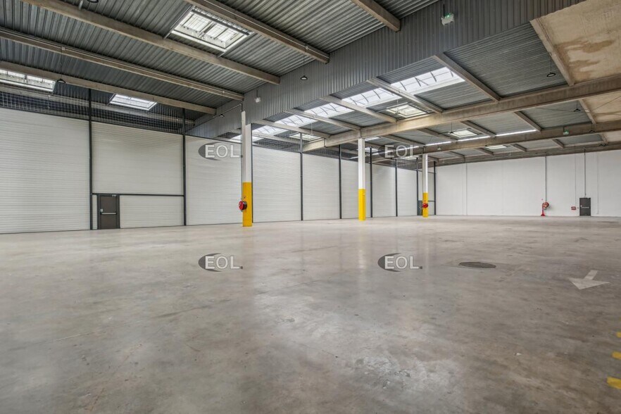 Industrial in Garges-lès-Gonesse to rent - Building Photo - Image 3 of 7