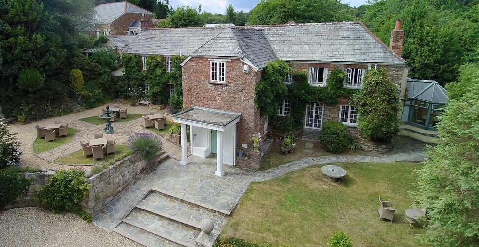 Boscundle, St Austell for sale - Primary Photo - Image 1 of 1