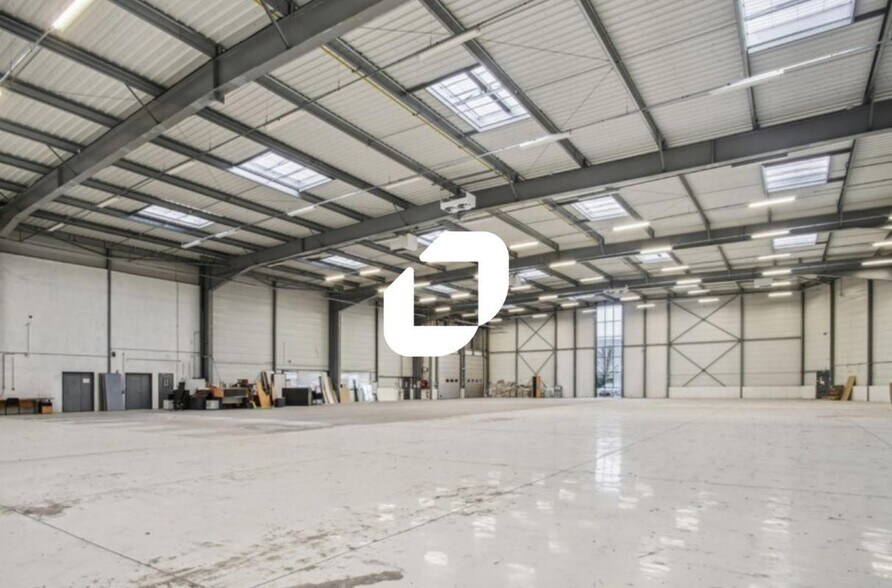 Industrial in Le Mesnil-Amelot to rent - Interior Photo - Image 3 of 6