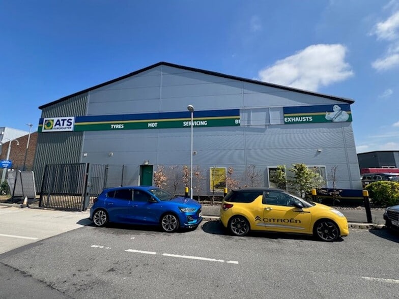 3 Victoria Road, Dartford to rent - Primary Photo - Image 1 of 7