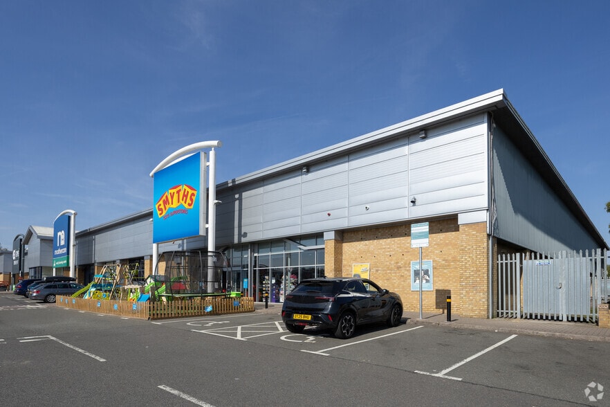 Colliers Way, Telford to rent - Primary Photo - Image 2 of 4