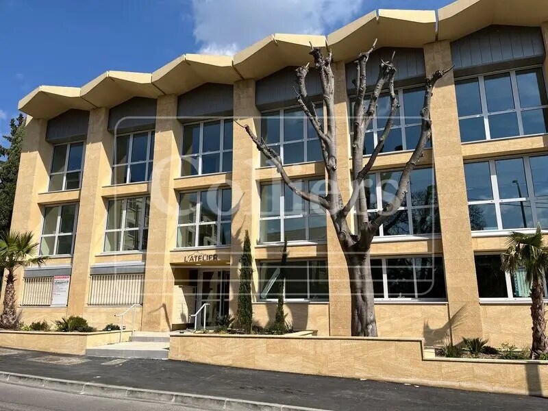 Office in Aix-en-Provence to rent Building Photo- Image 1 of 14