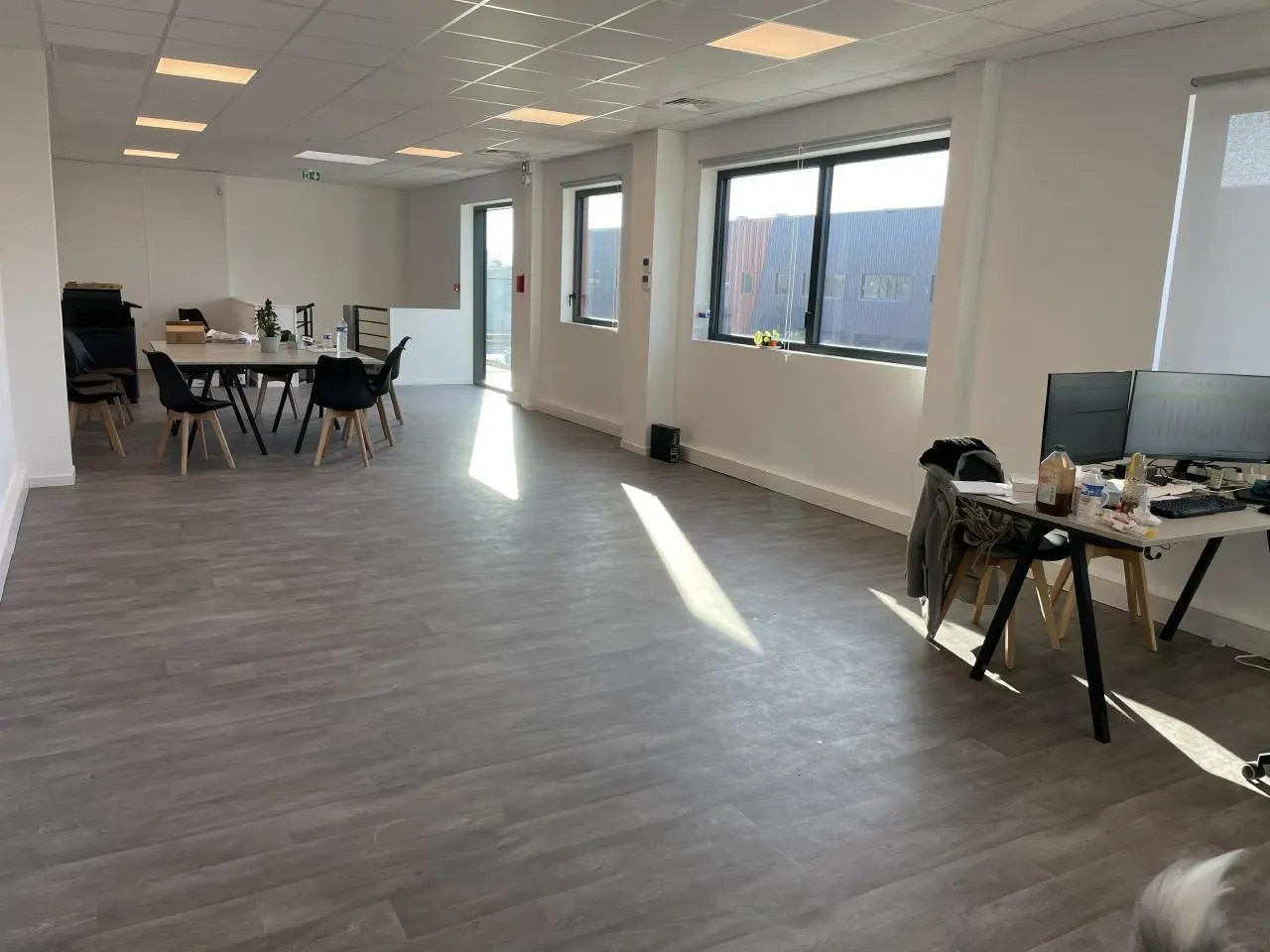 Light Industrial in SAINT-OUEN-L'AUMONE to rent Building Photo- Image 1 of 5