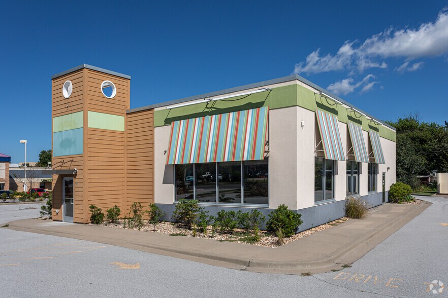 909 S Thompson St, Springdale, AR for sale - Primary Photo - Image 1 of 1