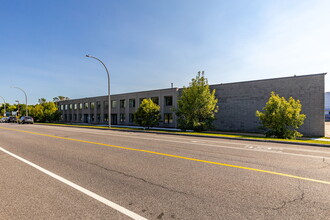 2300 Rue Cohen, Montréal, QC for rent Building Photo- Image 1 of 10