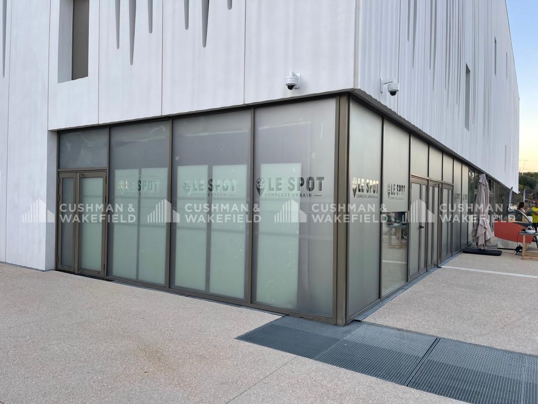 Office in La Ciotat to rent Building Photo- Image 1 of 10