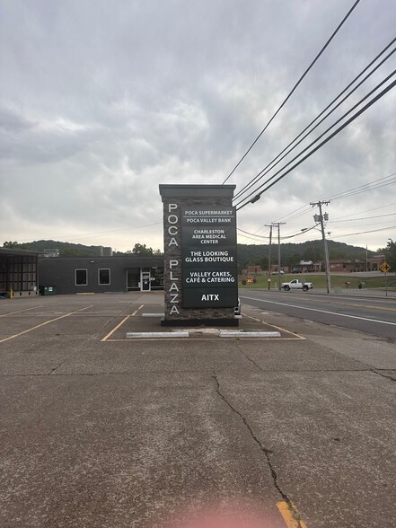 118-124 Main St, Poca, WV for rent - Building Photo - Image 2 of 3