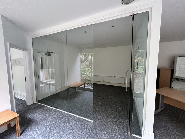 Armitage Rd, Rugeley to rent - Interior Photo - Image 3 of 13