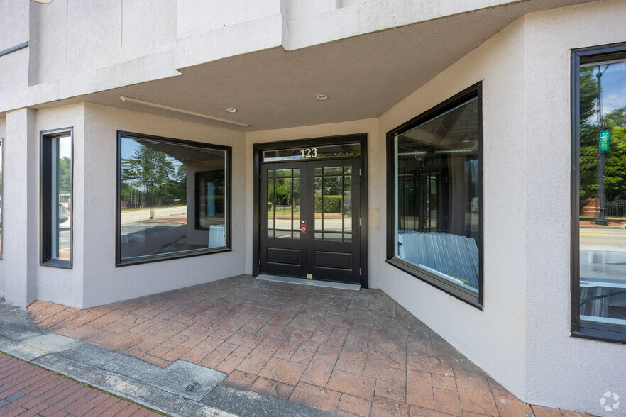 123 W Main St, Buford, GA for rent - Building Photo - Image 3 of 33