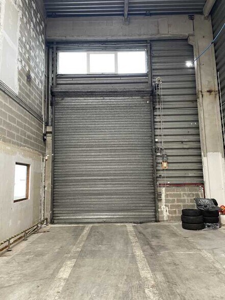 Light Industrial in Sucy-en-Brie to rent - Interior Photo - Image 3 of 18
