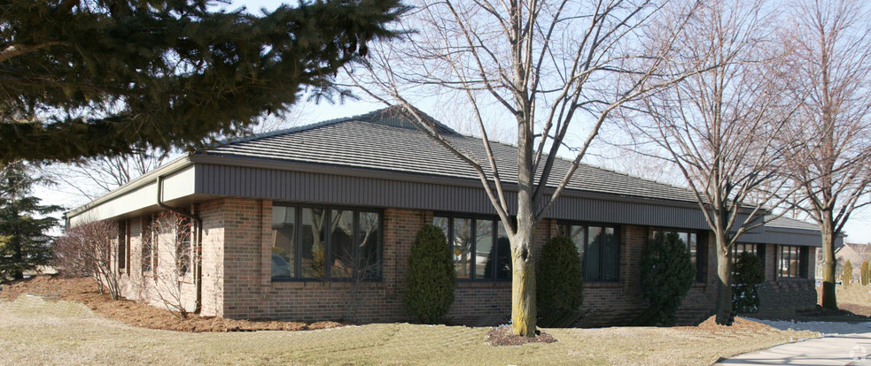 51 Park Pl, Grand Chute, WI for sale - Primary Photo - Image 1 of 4