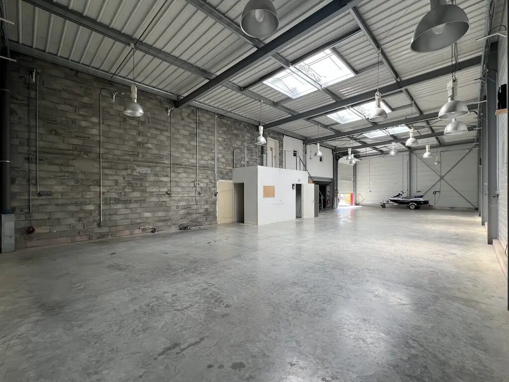 Vente Local d'activités 960 m² - Photo 1