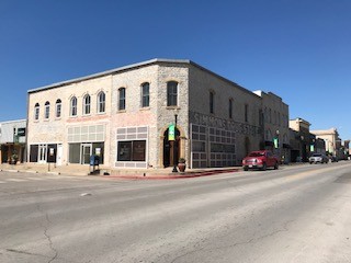 106-110 S Cherokee St, San Saba, TX for rent - Building Photo - Image 1 of 15