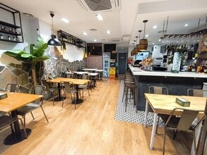 Retail in Barcelona, Barcelona to rent Interior Photo- Image 2 of 13