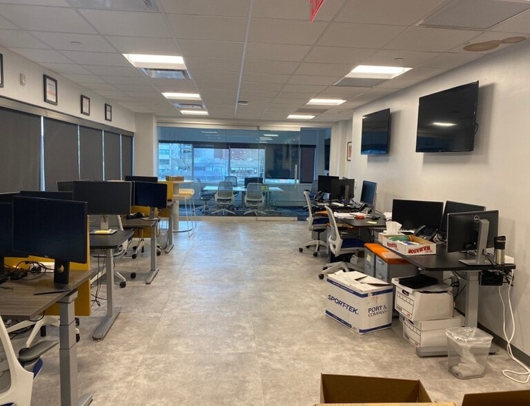 2 Lyon Pl, White Plains, NY to rent - Interior Photo - Image 3 of 7