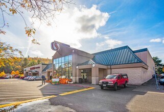 881-1001 SW Highland Dr, Gresham, OR for rent Building Photo- Image 1 of 9