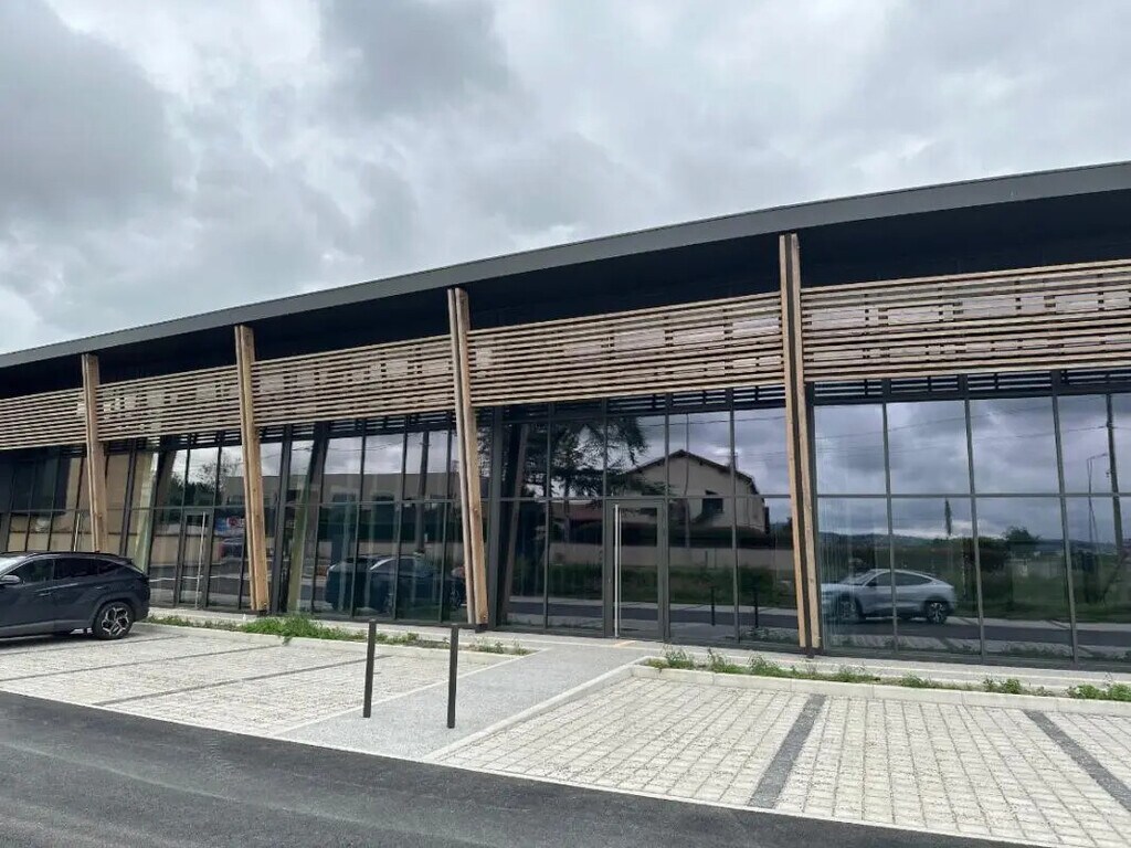 Location Commerce 187 m² - Photo 1