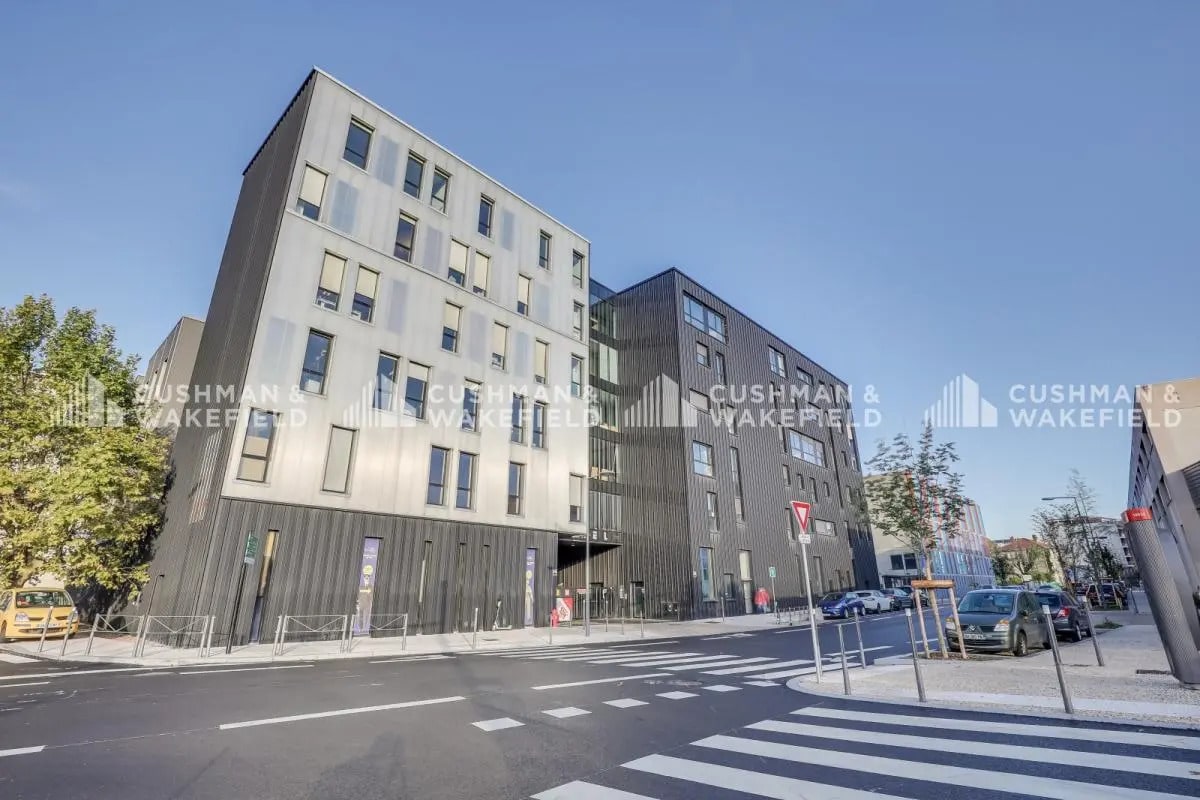 26 Rue Emile Decorps, Villeurbanne to rent Building Photo- Image 1 of 18