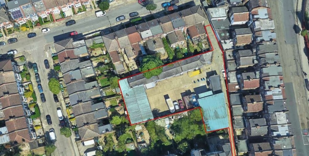 1-12 Sybil Mews, London to rent - Aerial - Image 2 of 9