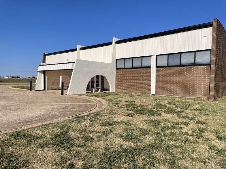 1923 Atchison Dr, Norman, OK for rent - Building Photo - Image 1 of 5