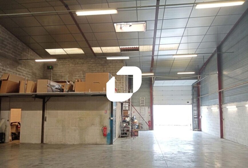 Light Industrial in Chassieu to rent - Building Photo - Image 3 of 10