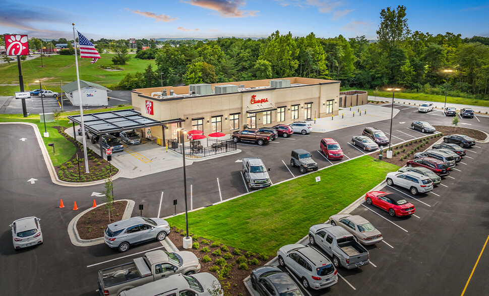 3381 N Main St, Crossville, TN for sale - Building Photo - Image 1 of 1