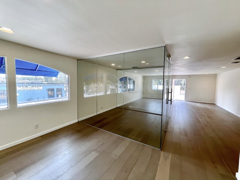 2654 Main St, Santa Monica, CA for rent - Interior Photo - Image 3 of 7