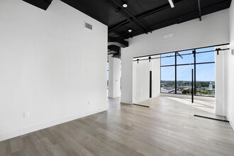 800 N Federal Hwy, Hallandale Beach, FL for rent Interior Photo- Image 2 of 7