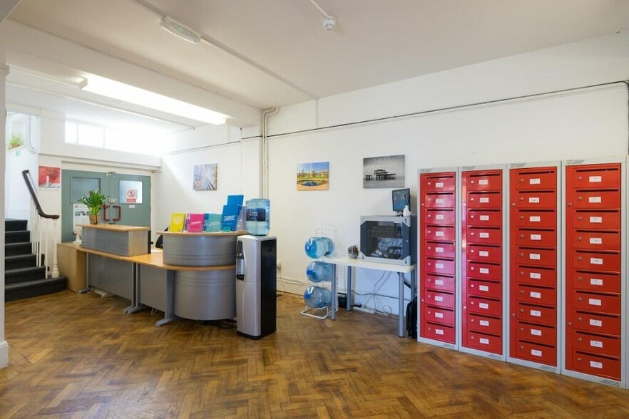 Old Shoreham Rd, Hove to rent - Interior Photo - Image 2 of 8