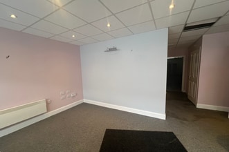 50-51 The Market, Sutton to rent Interior Photo- Image 1 of 6