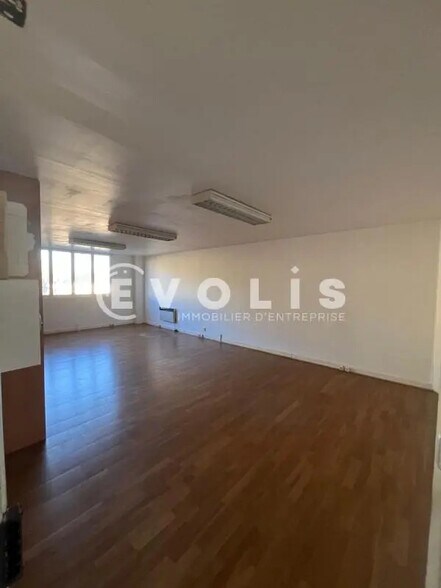 Office in Châtillon to rent - Interior Photo - Image 2 of 7