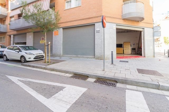 Retail in Viladecans, Barcelona to rent Primary Photo- Image 1 of 3