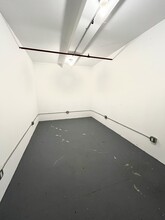 32 Meadow St, Brooklyn, NY to rent Interior Photo- Image 1 of 9