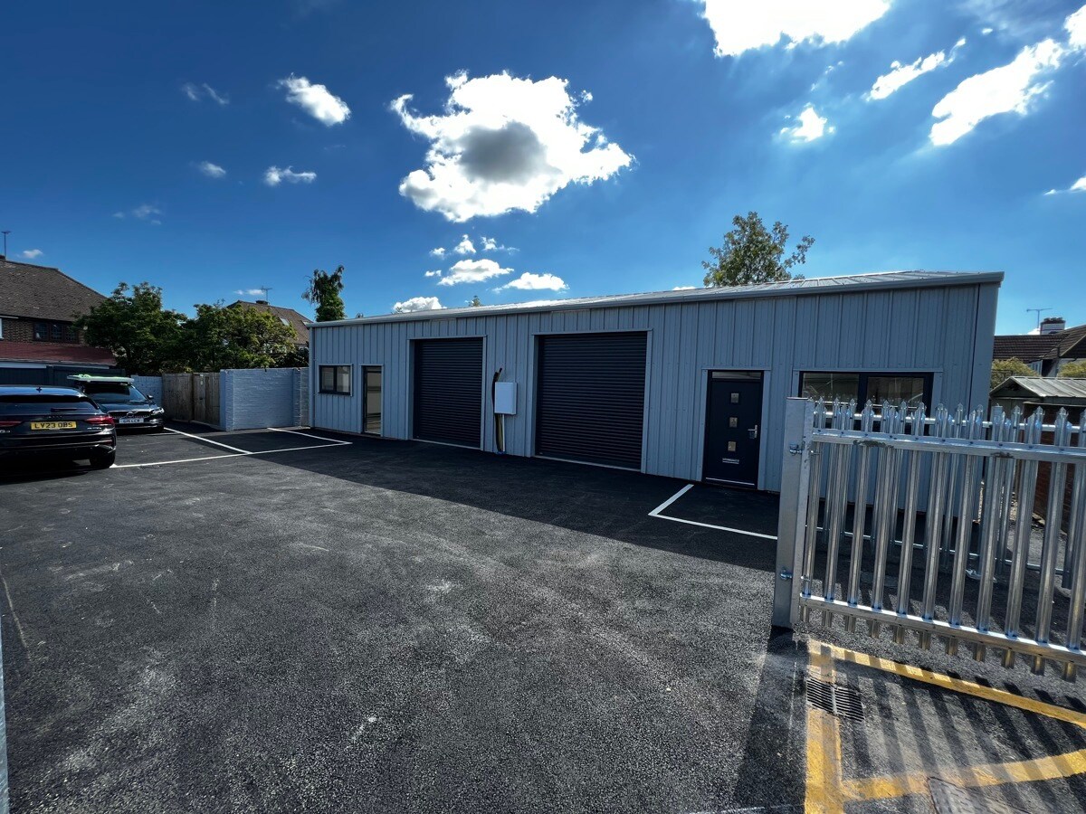 2A Farnes Dr, Romford for sale Primary Photo- Image 1 of 1