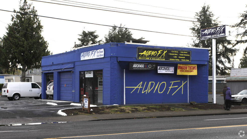 2240 SE 82nd Ave, Portland, OR for rent - Primary Photo - Image 1 of 11