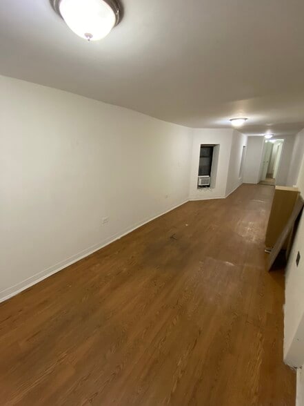 527 W 48th St, New York, NY for rent - Interior Photo - Image 2 of 7