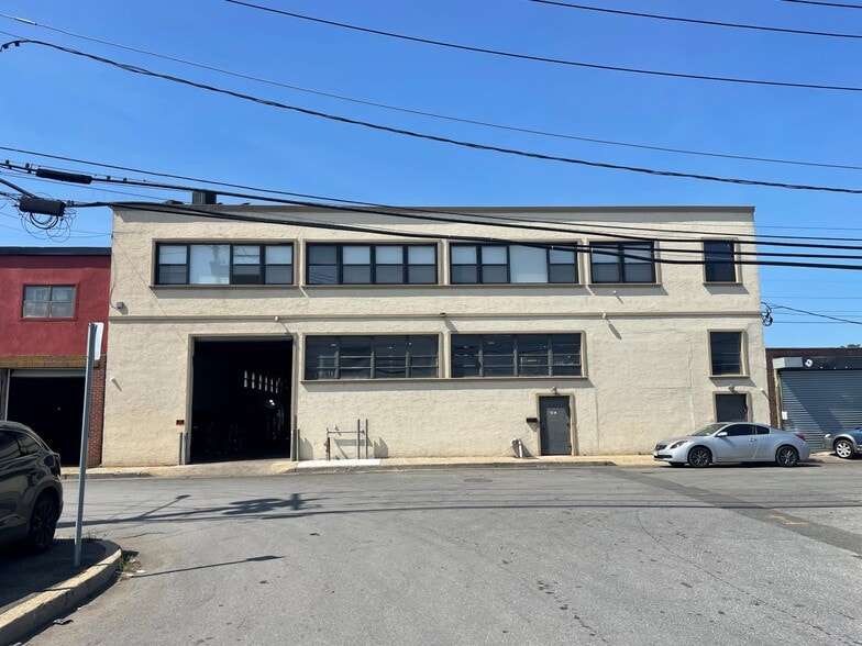 4232 Industrial Pl, Island Park, NY for rent - Primary Photo - Image 1 of 1