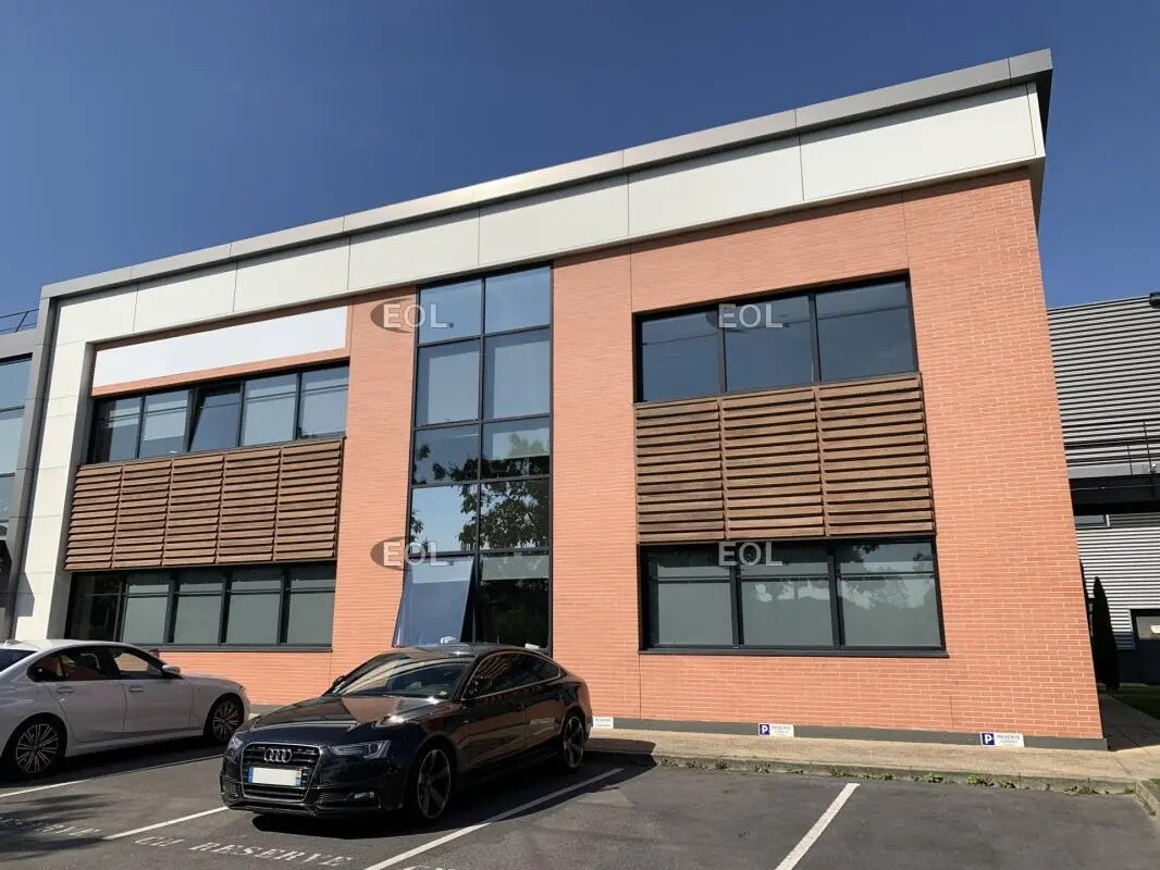 Industrial in Villeneuve-la-Garenne to rent Building Photo- Image 1 of 14
