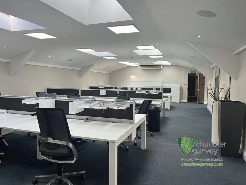 Cherry Ln, Amersham to rent - Building Photo - Image 2 of 50