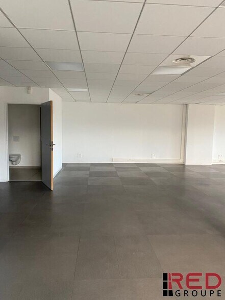 Office in Aubagne to rent - Building Photo - Image 1 of 4