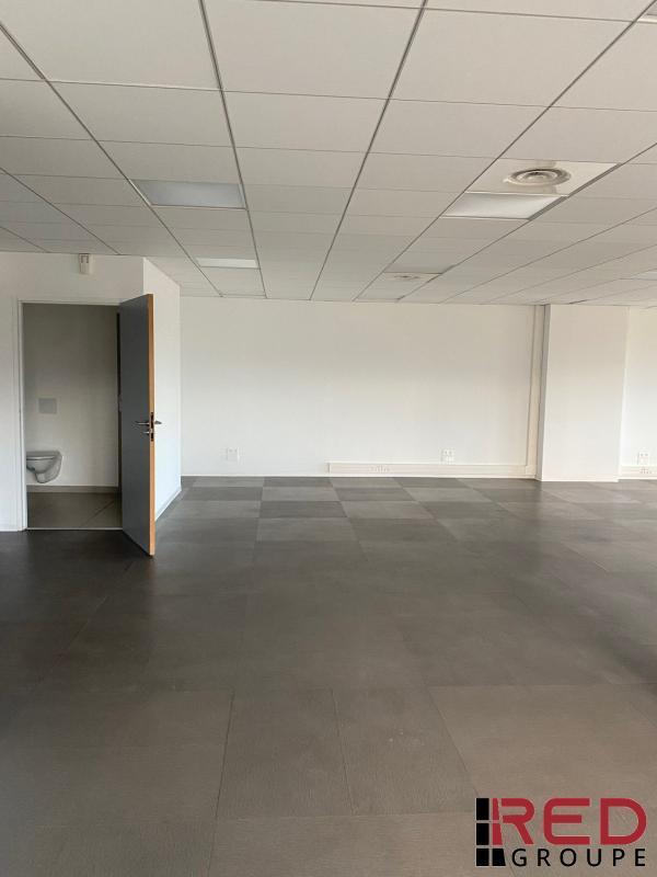 Office in Aubagne to rent Building Photo- Image 1 of 5