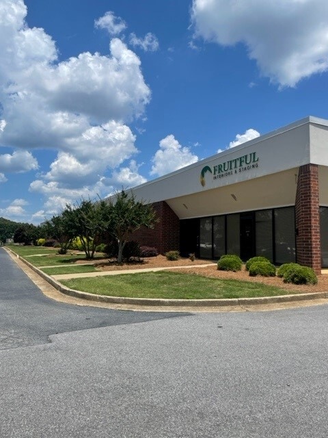 561 Thornton Rd, Lithia Springs, GA for rent Building Photo- Image 1 of 10