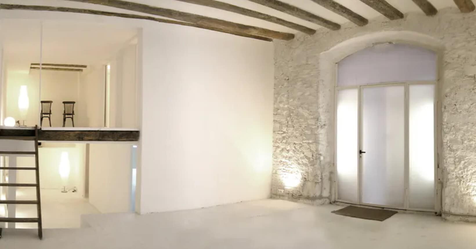 Barcelona, BAR 08001 - Unit - - - Interior Photo - Image 2 of 5