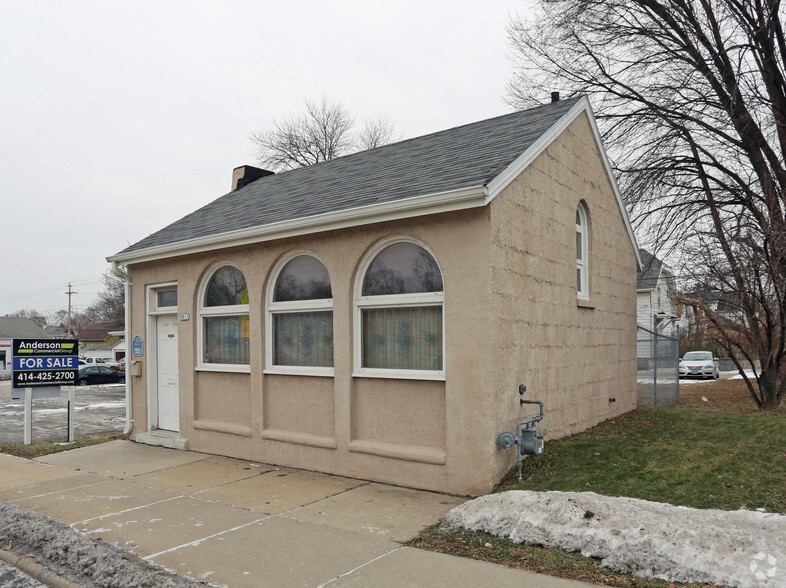 8811 W Greenfield Ave, West Allis, WI for sale - Primary Photo - Image 1 of 1