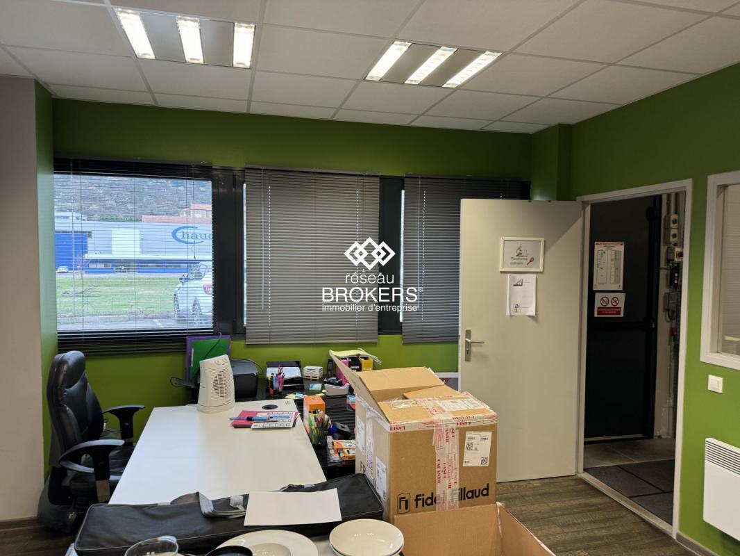 Office in Brignais to rent Interior Photo- Image 1 of 33