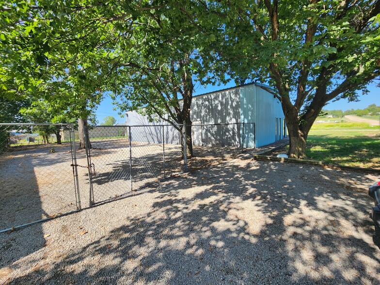 315 W Moses St, Cushing, OK for rent - Building Photo - Image 3 of 5