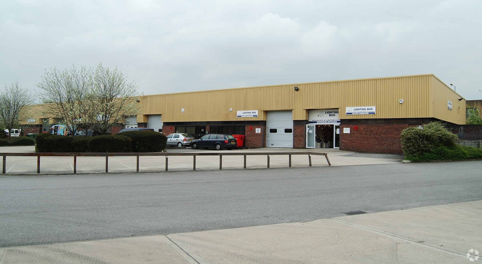 Westmead Dr, Swindon to rent Primary Photo- Image 1 of 3