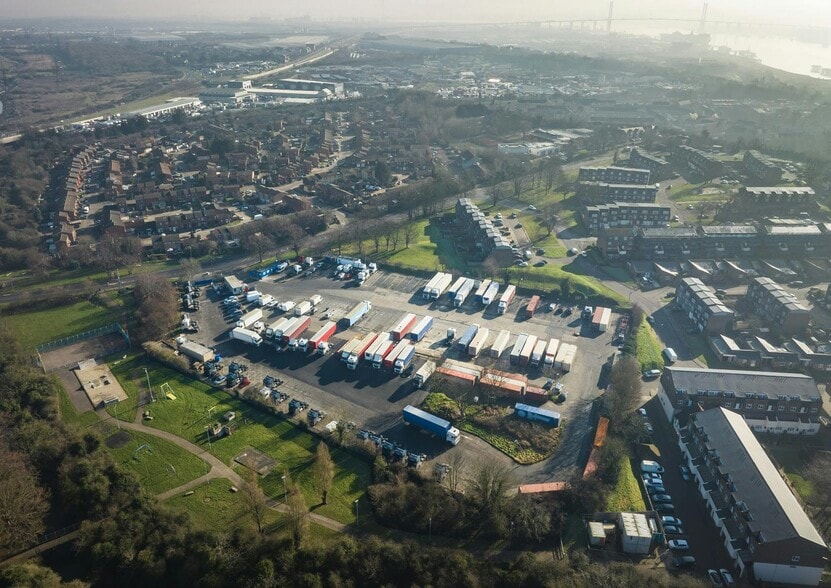Tank Hill Rd, Purfleet to rent - Building Photo - Image 1 of 3