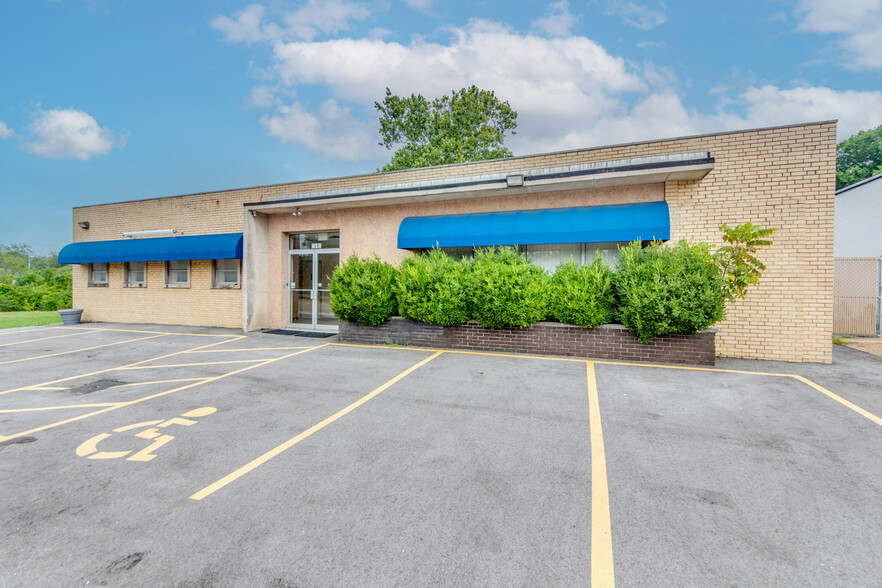 7915 Olive Blvd, University City, MO for sale - Building Photo - Image 1 of 1