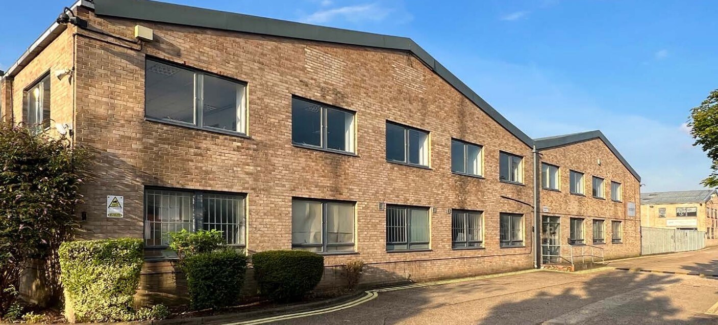 Industrial in Marlow for sale Primary Photo- Image 1 of 1
